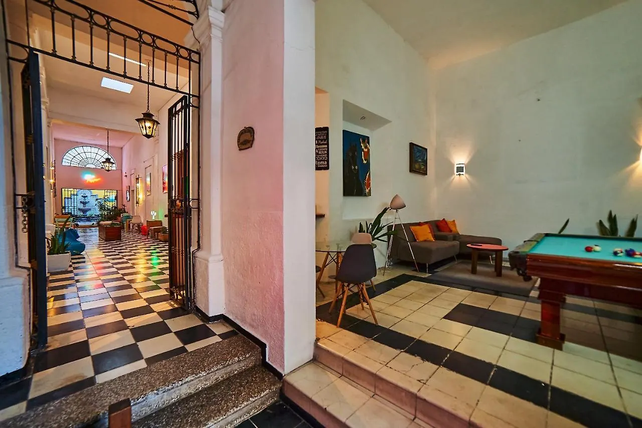 Blue Pepper Coliving Downtown אכסניה גואדלחארה